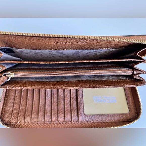 MICHAEL KORS Large Continental Wallet - Picture 5 of 10